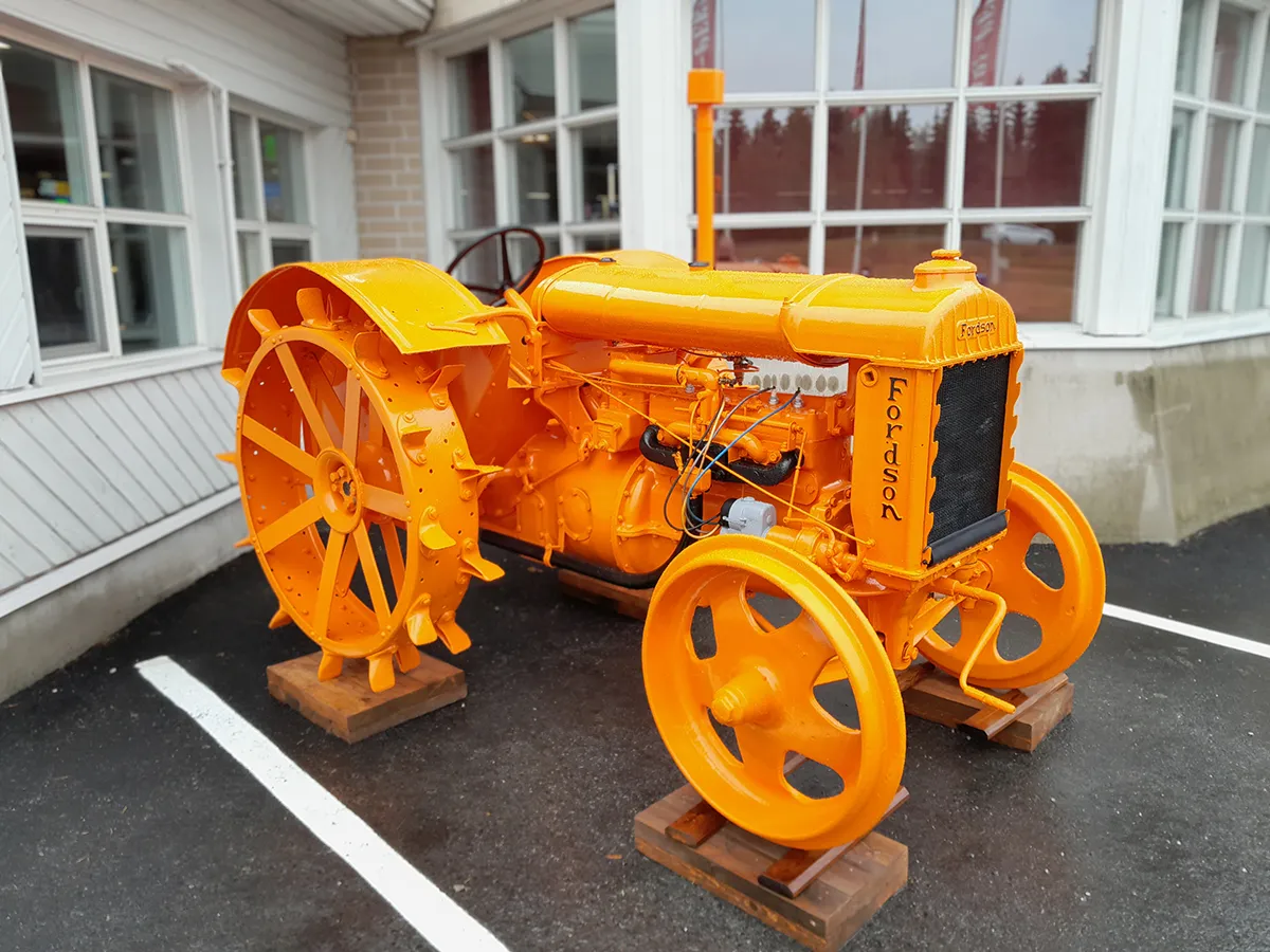 vanha traktori Fordson