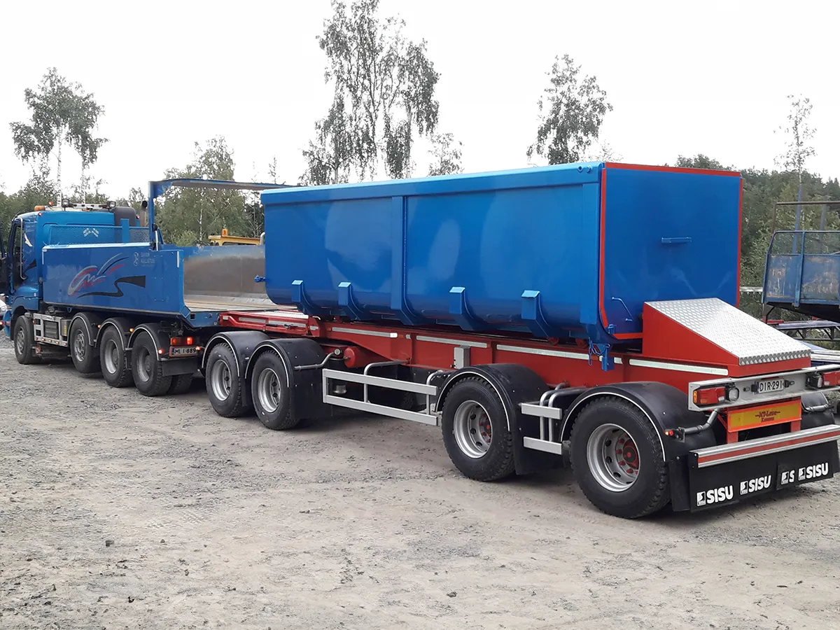 kuorma-auto ja perävaunut